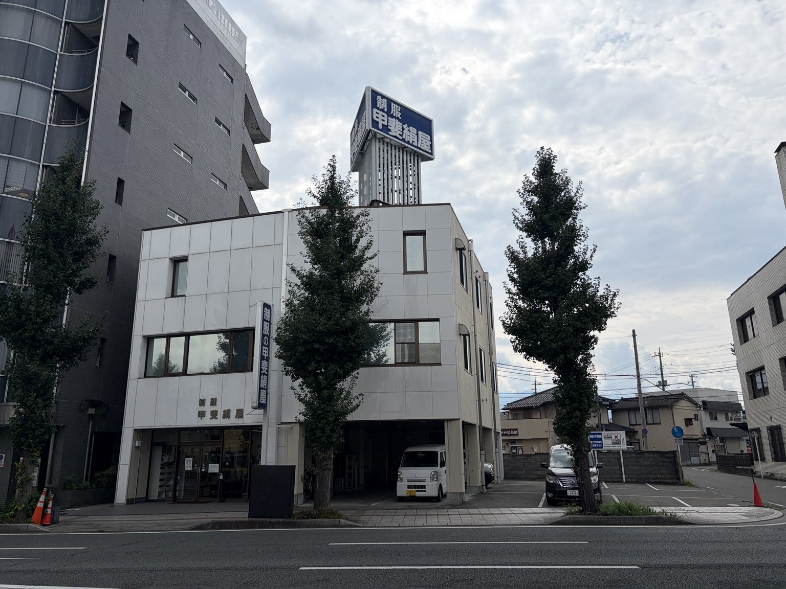 甲府本店全景