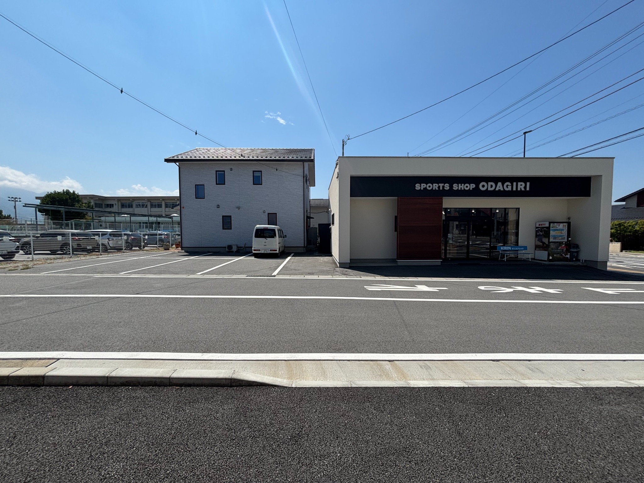 オダギリスポーツ 駐車場・店舗周辺